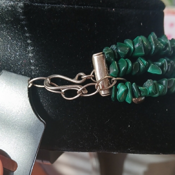 Elegant Green Beaded Necklace - Picture 2 of 2